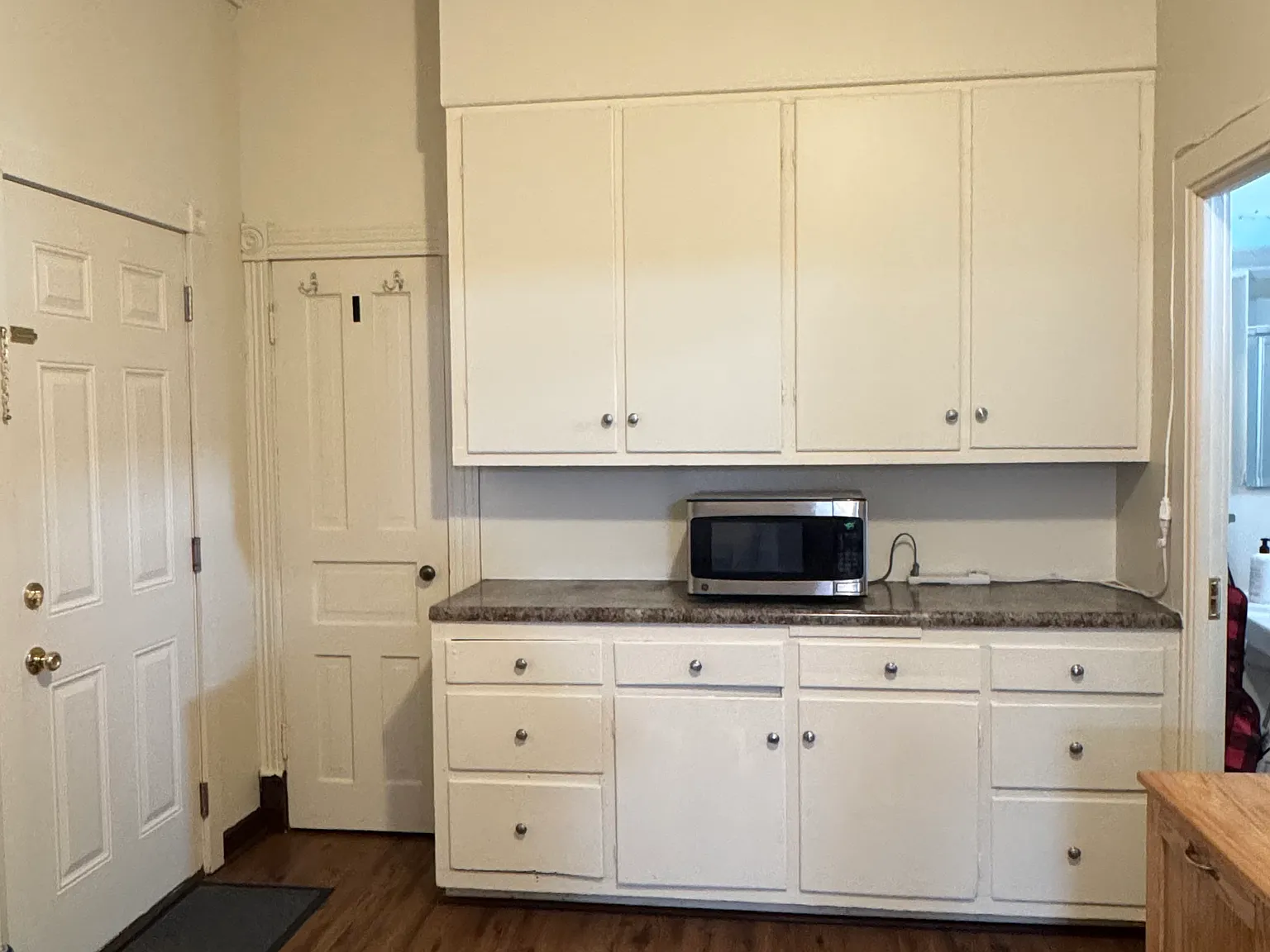 1 bed, 900 sqft, $1,100 — Photo 4