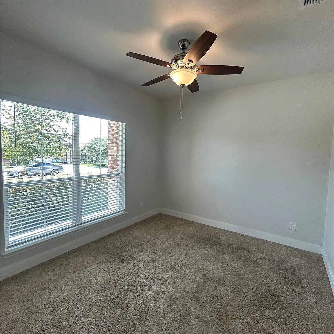 4 bed, 2.0 bath, 1736 sqft, $2,200 — Photo 3