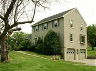 7 Copperfield Ln, Londonderry, NH 03053