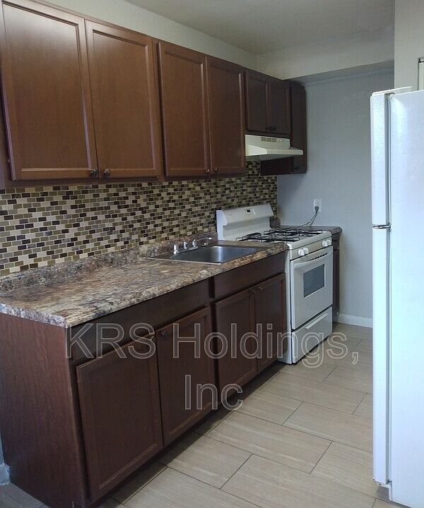 1st image of 1700 Chicago Ave