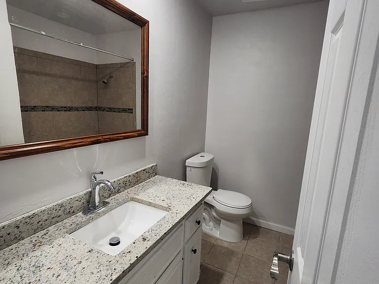 2521 W Brooks St — Photo 9