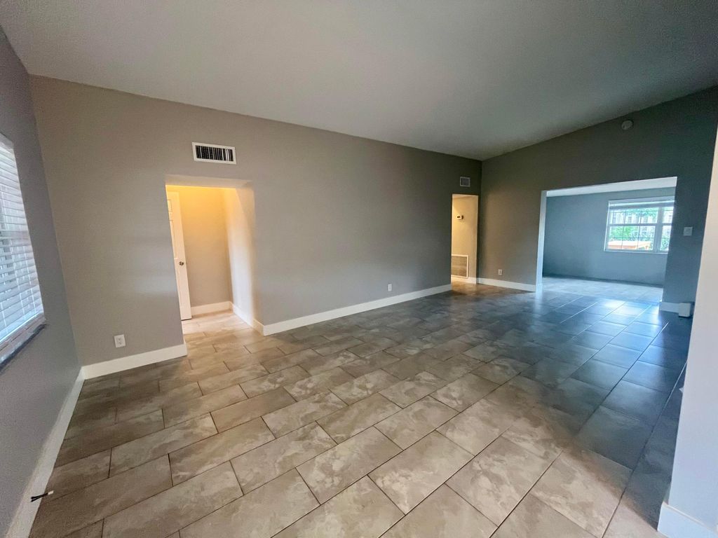 3765 NE 18th Avenue, photo 6