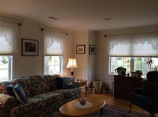 4th image of 14 Eisenhower Dr