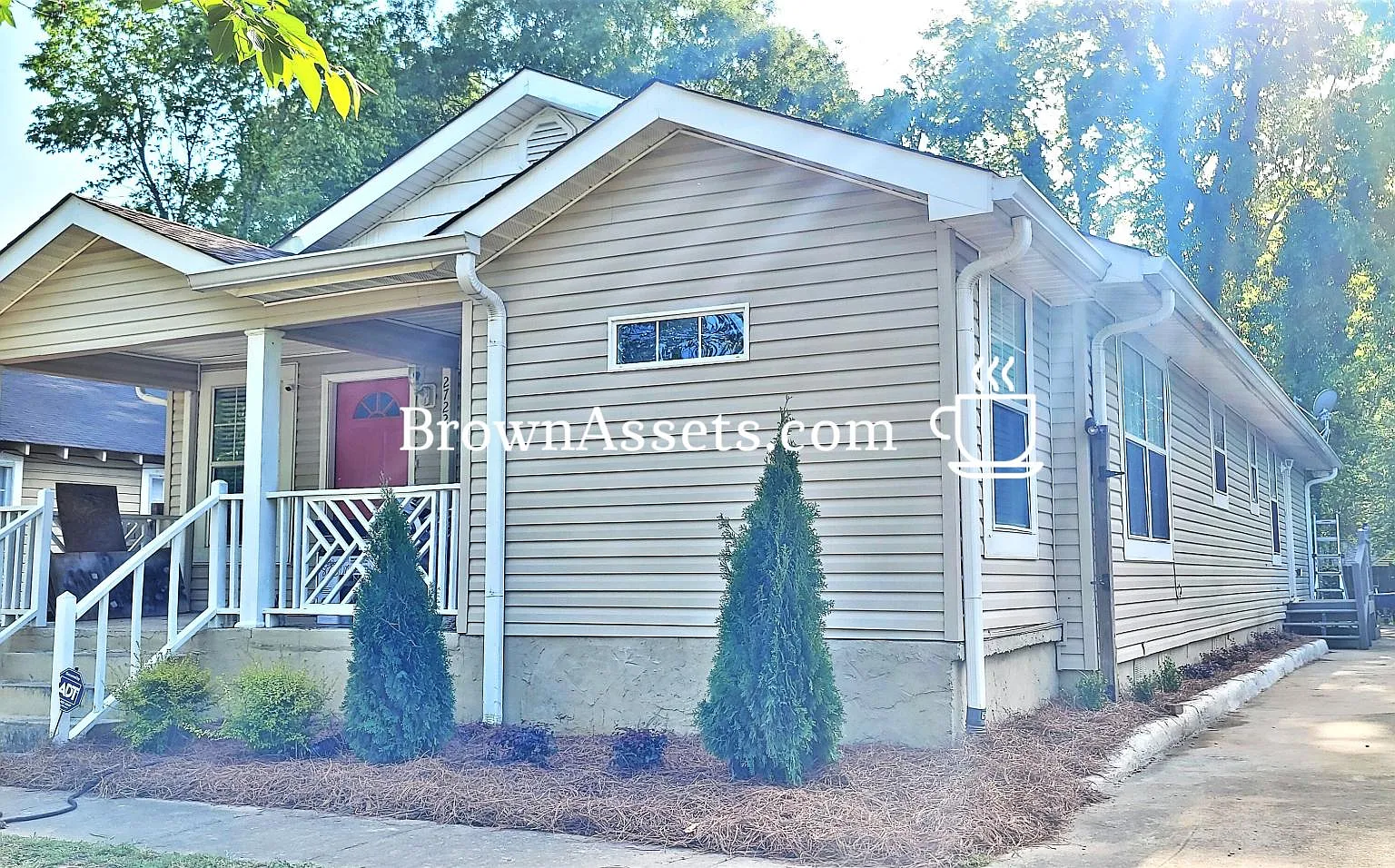 5 bed, 2.5 bath, 1800 sqft, $3,350 — Photo 2