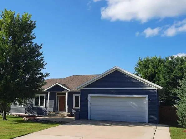 301 7th St NW, New Richland, MN 56072
