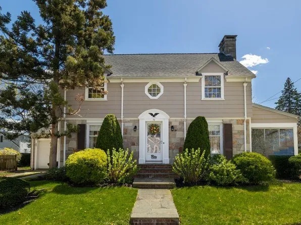 56 Julia St, Cranston, RI 02910
