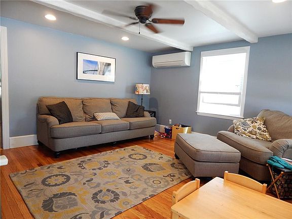 3rd image of 49 Windsor Park Dr