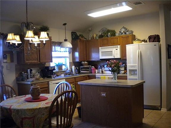 4th image of 1308 Sunflower Ln