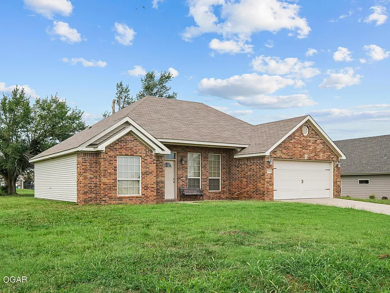 2044 Mississippi Ave — Photo 4