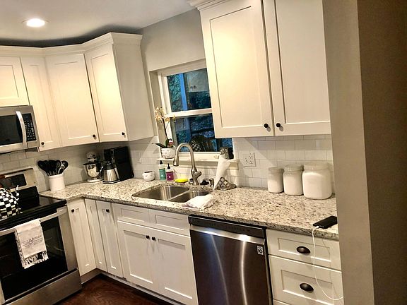 2nd image of 3653 Woodmont Dr