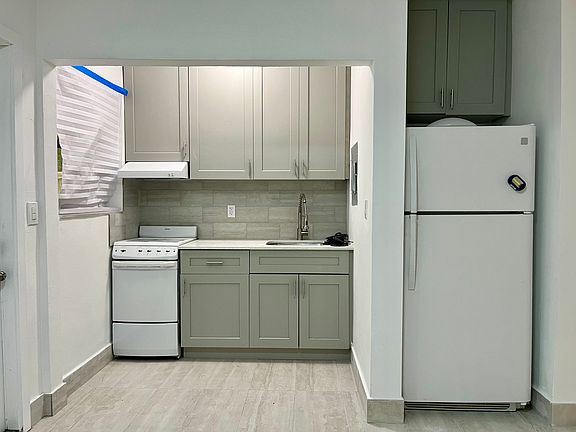 4th image of 13390 NE 6th Ave #1