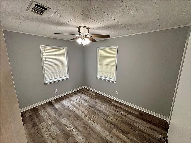 466 Pinehill Dr — Photo 10