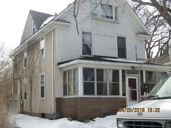3rd image of 1008 26th Ave SE