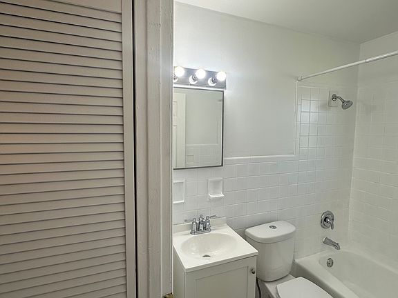 5th image of 46 Hanna Ave #1