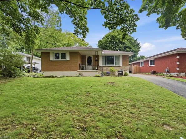13 Mackay Ave, Norfolk County, ON N3Y 1C9
