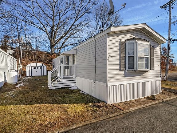 3rd image of 548 Kenyon Ave #2