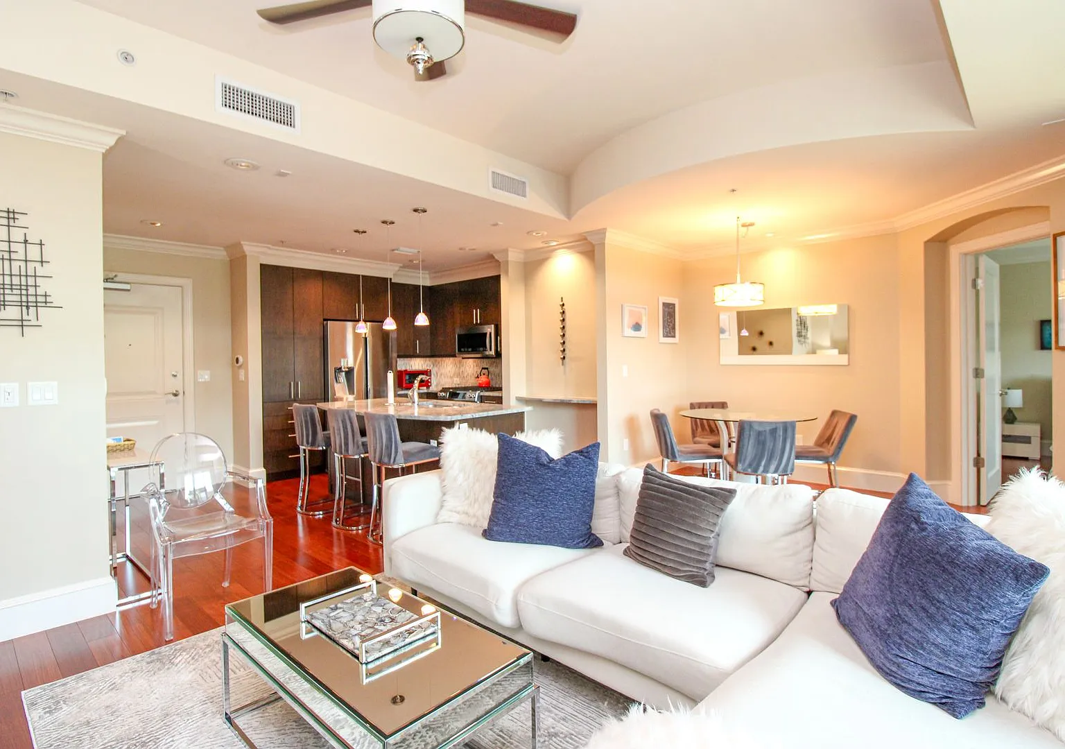 **Stunning**Fully Furnished**Annual Or Seasonal Rental**Mercado** — Photo 4