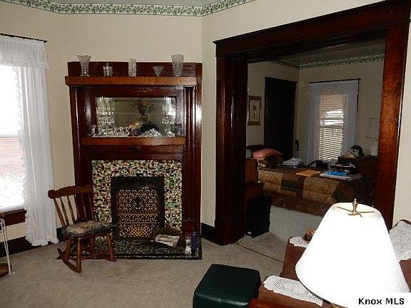 5th image of 602 W Vine St