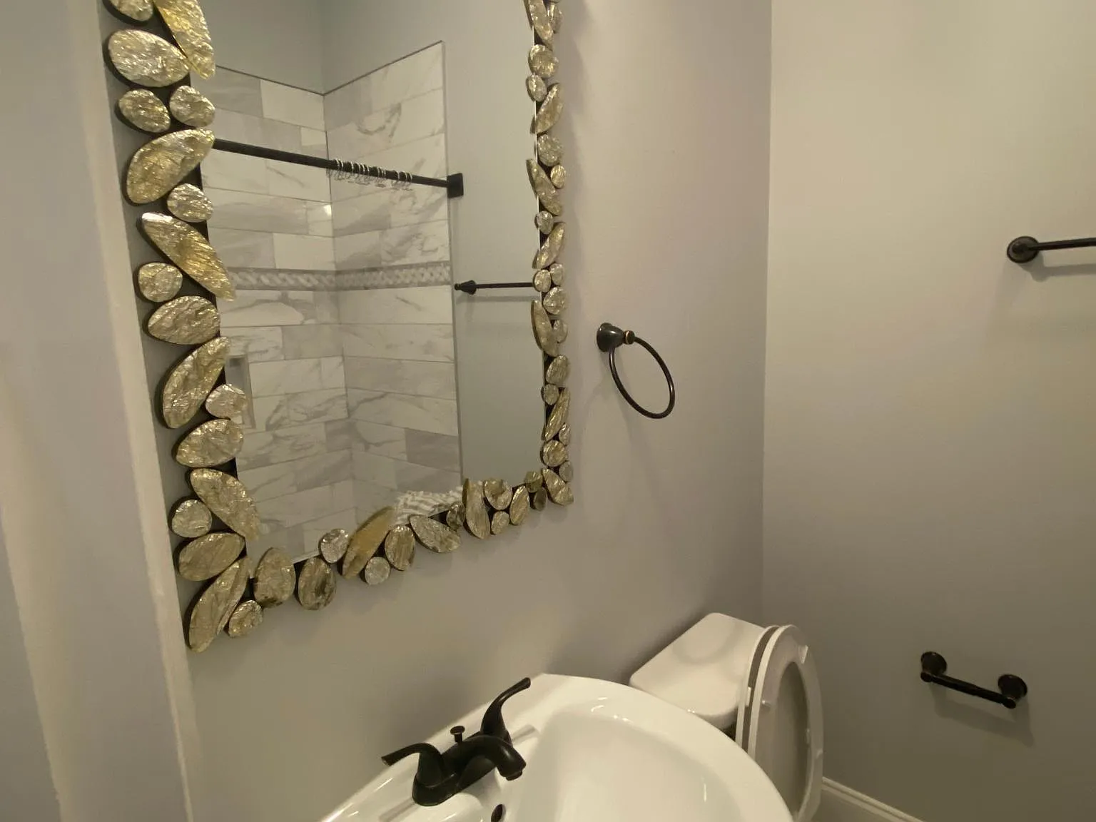 3 bed, 2.5 bath, 2200 sqft, $2,200 — Photo 2