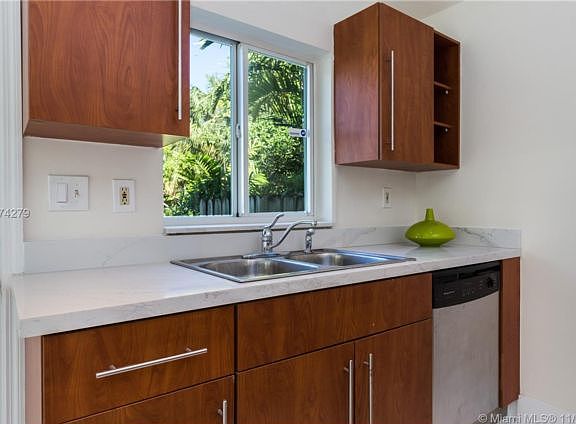 5th image of 10101 W Bay Harbor Dr APT 4