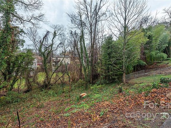 2nd image of 204 Aurora Dr #15