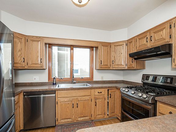 2nd image of 582 S Court St