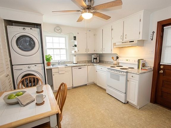 3rd image of 4 Palisades St
