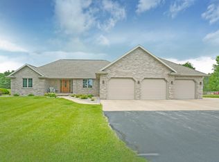 W2624 Angling Rd, Seymour, WI 54165