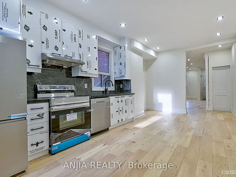 36 Gough Ave #UPPER — Photo 6