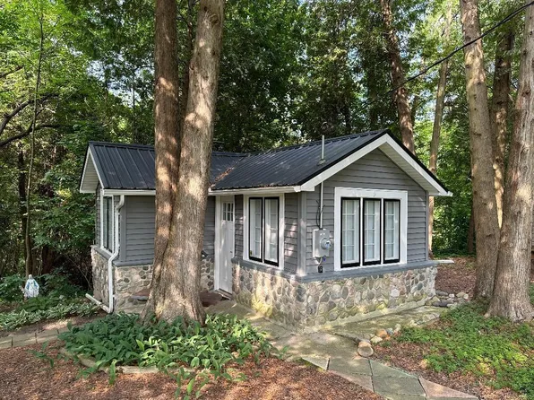 7273 Forest Dr, Lexington, MI 48450