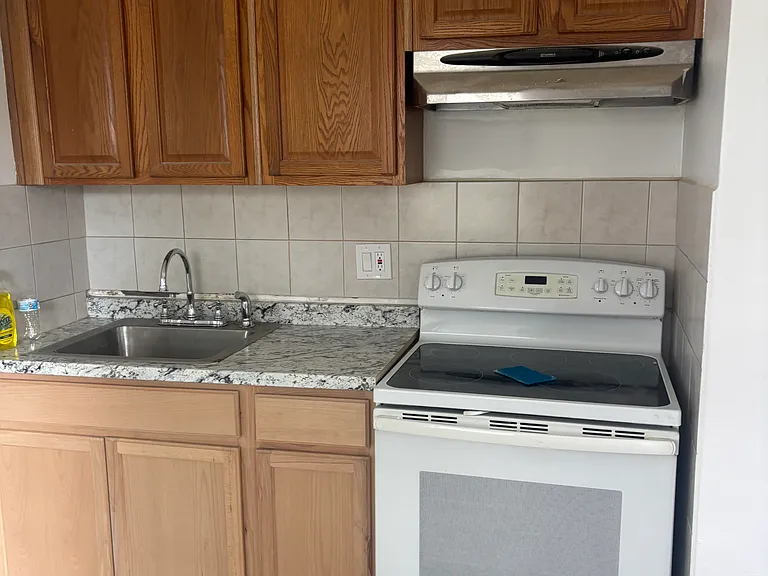 2542 Taft St — Photo 9