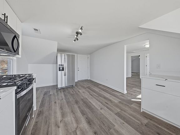 4th image of 835 Bishop Ave #2