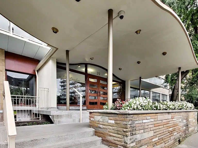 23 Lascelles Blvd — Photo 38