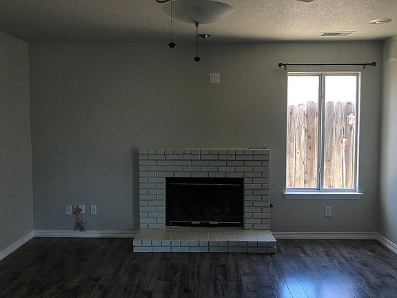 Front room/gas fireplace