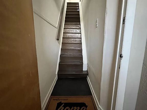 5th image of 1544 McKean St Floor 2
