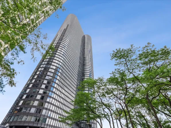 155 N Harbor Dr APT 614, Chicago, IL 60601