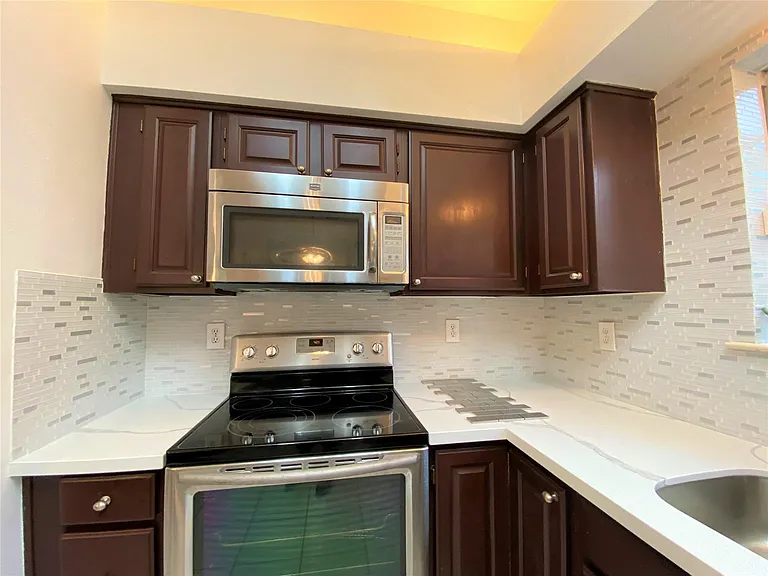 6918 Springcrest Ct — Photo 9