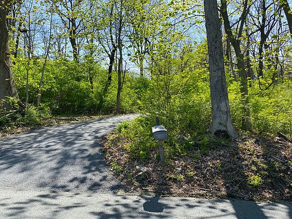 3rd image of 371 Schoffers Rd