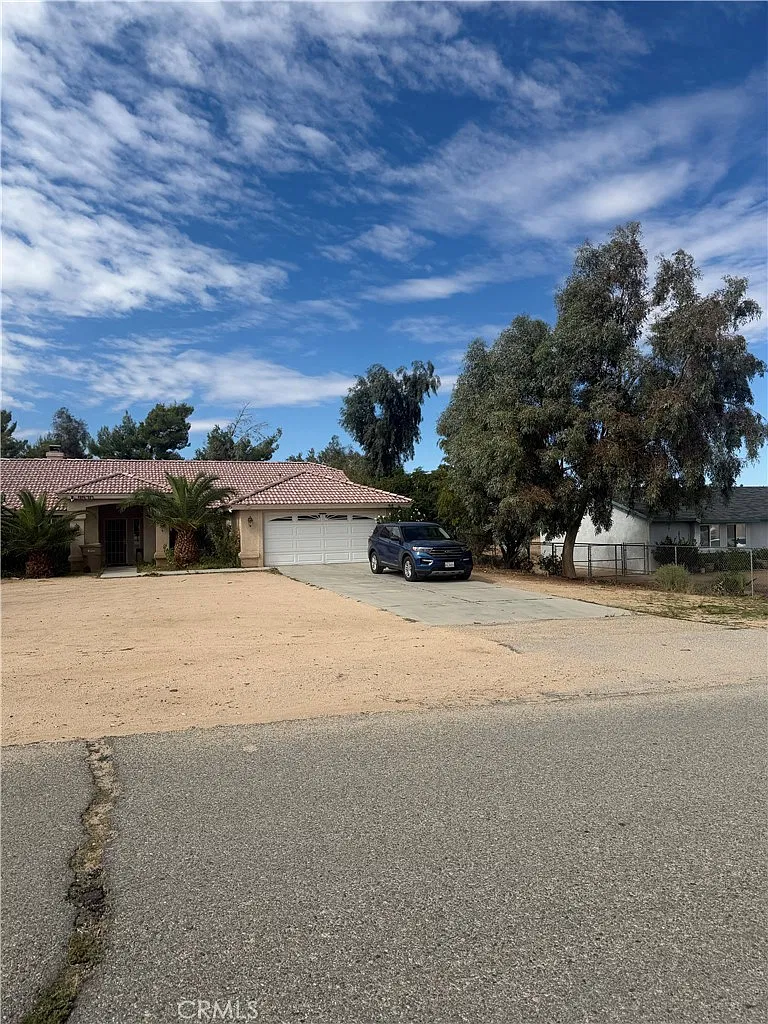 4 bed, 1923 sqft, $3,250 — Photo 1