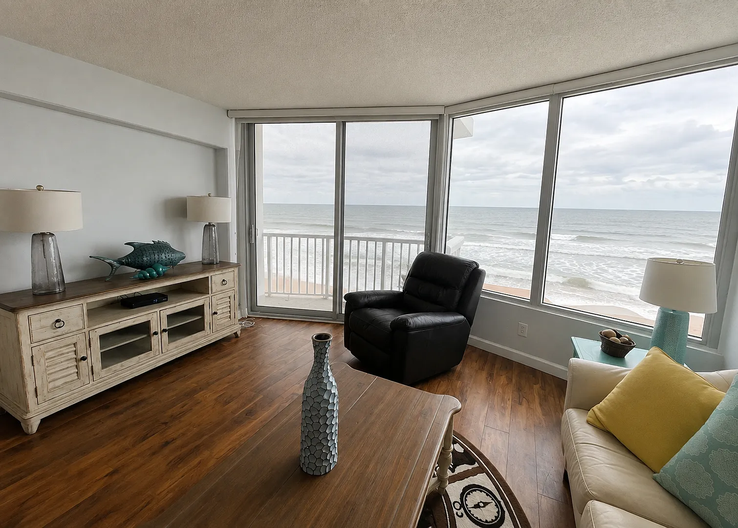 Beautiful Condo with Ocean Views — Photo 4