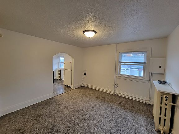 3rd image of 810 W 25th St #10459739
