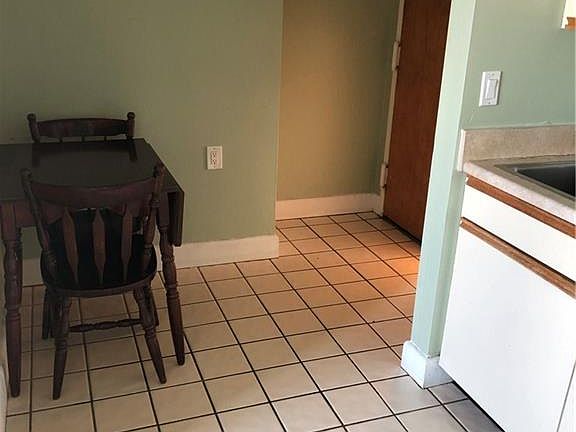 5th image of 60 Strawberry Hill Ave Unit 1010