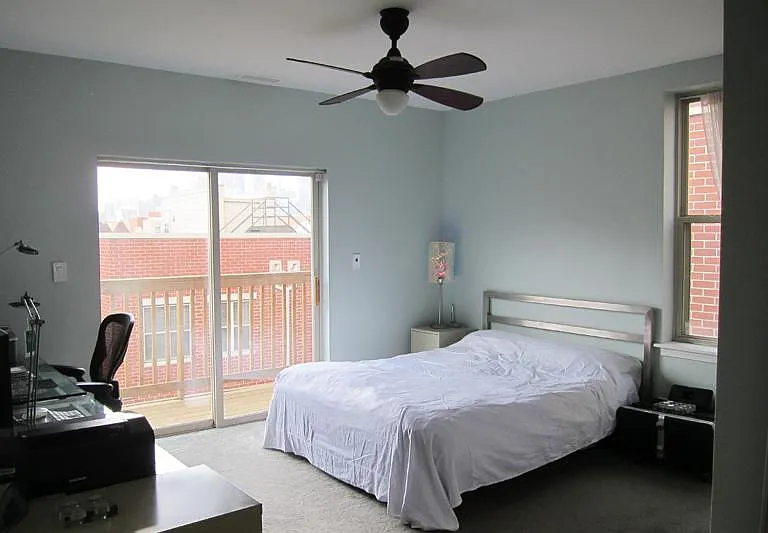 Approximately 15'x16' bedroom with walk-in closet