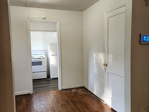 5th image of 926 Brooks Rd