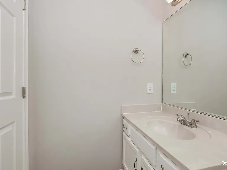 2104 Madison Ct — Photo 9