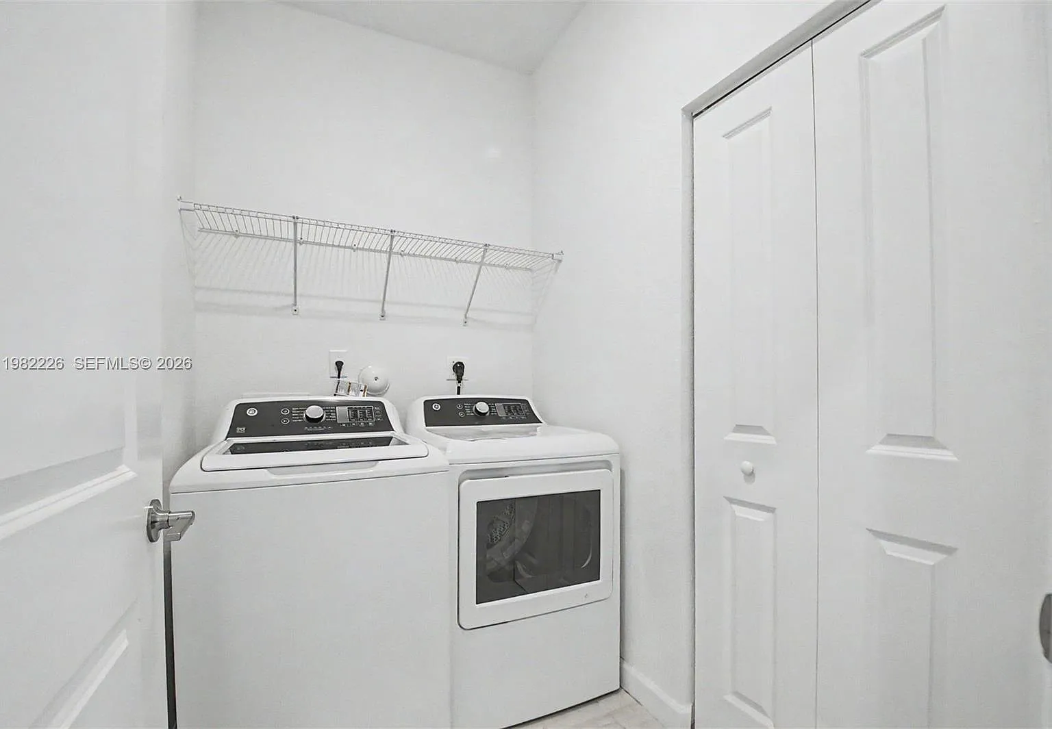 4 bed, 3.5 bath, 3139 sqft, $4,900 — Photo 3