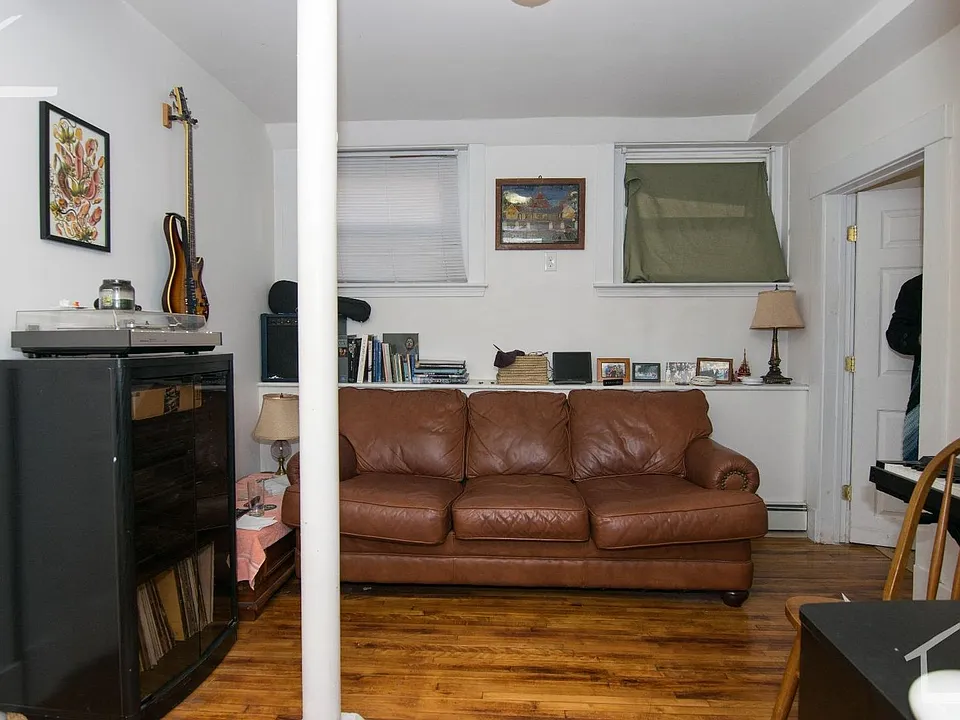 18 Saint Lukes Rd #3L