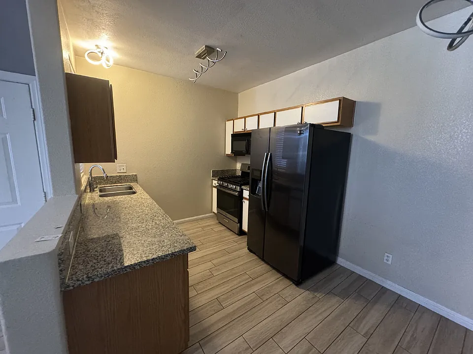 4960 Harrison Dr #107
