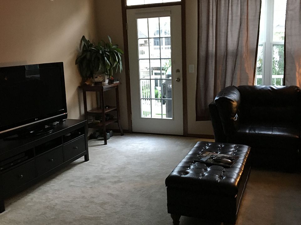 2nd image of 1842 Colonial Ln Unit 2