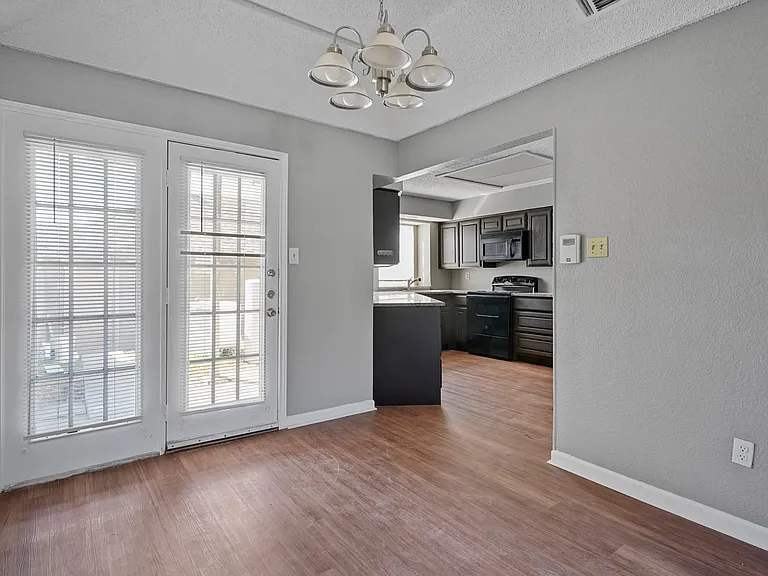 804 Custer St #1 — Photo 7